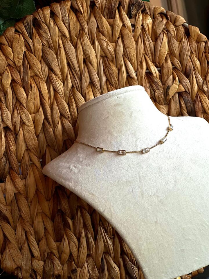 Dikdörtgen taşlı gold kolye